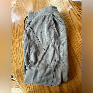 Lululemon women’s size 14 sweatpants